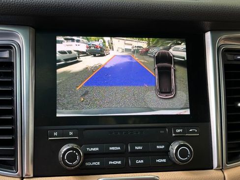 Used 2018 Porsche Macan Sport Edition w/ Driver Memory Package image 25