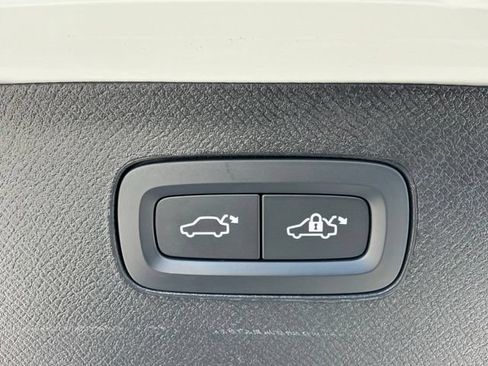 Certified 2025 Volvo XC90 B5 Core AWD/4WD image 25