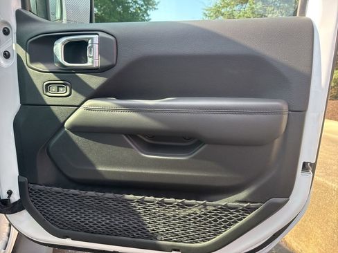 Used 2023 Jeep Wrangler Altitude image 66