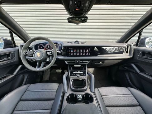 Certified 2025 Porsche Cayenne GTS image 6