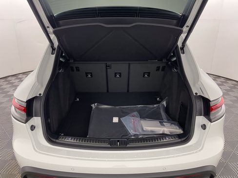 Certified 2026 Porsche Macan AWD/4WD image 21