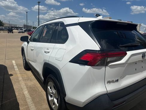Used 2021 Toyota RAV4 LE AWD/4WD image 6