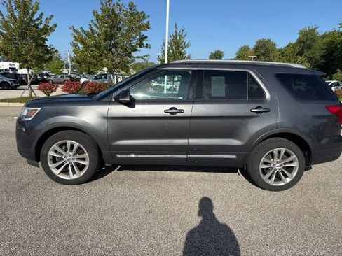Used 2018 Ford Explorer XLT w/ Equipment Group 202A AWD/4WD image 4