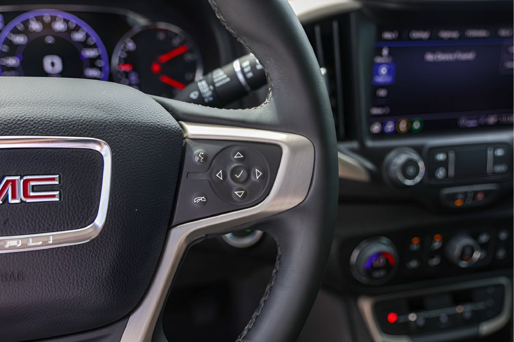 Used 2024 GMC Terrain Denali w/ Denali Premium Package AWD/4WD image 15