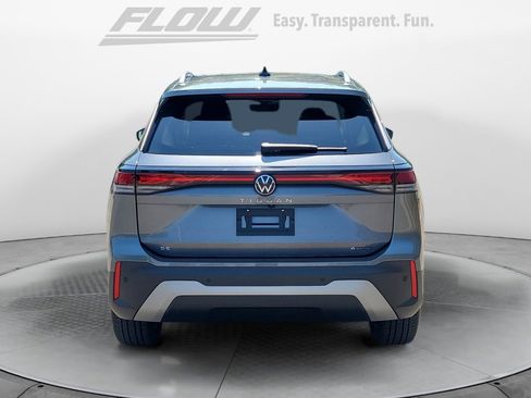Certified 2025 Volkswagen Tiguan SE w/ Panoramic Sunroof Package AWD/4WD image 8