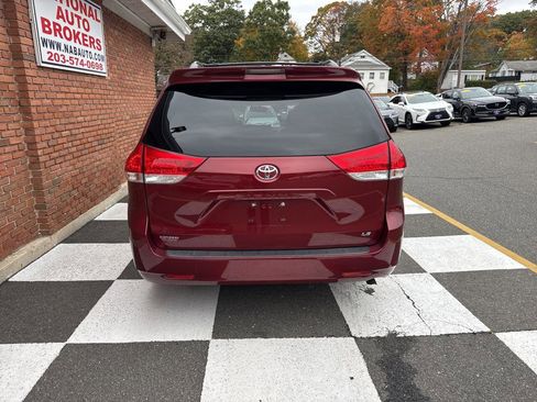 Used 2011 Toyota Sienna LE image 10
