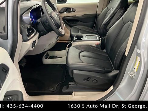 Used 2024 Chrysler Pacifica Limited FWD image 17