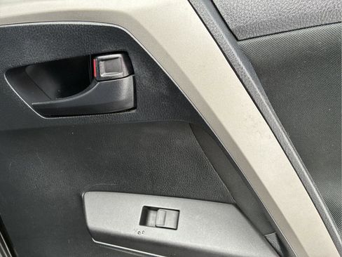 Used 2018 Toyota RAV4 LE w/ All Weather Liner Package image 32