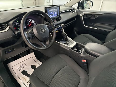 Used 2021 Toyota RAV4 LE image 19
