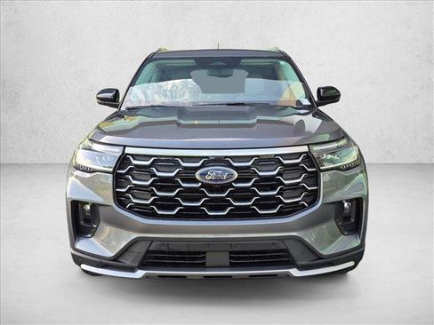 Used 2025 Ford Explorer Platinum w/ Ultimate Package AWD/4WD image 2