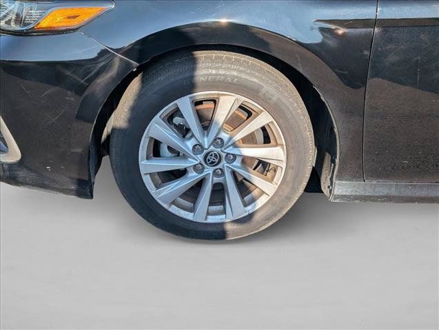 Used 2022 Toyota Camry LE FWD image 28