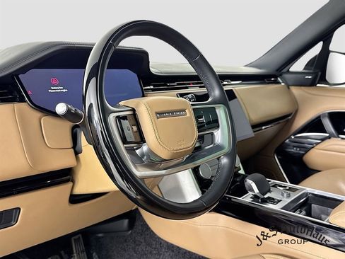 Used 2023 Land Rover Range Rover Long Wheelbase SE image 9
