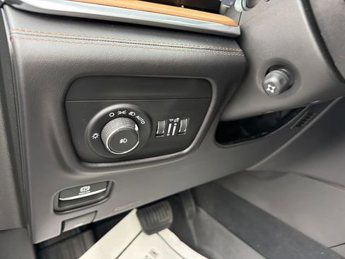 Used 2025 Jeep Grand Cherokee L Summit AWD/4WD image 18