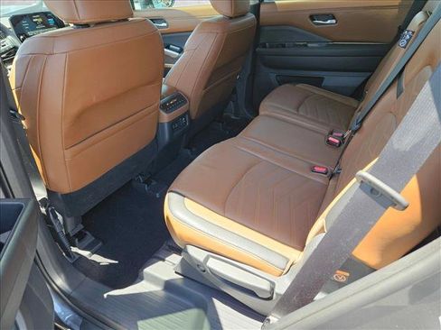 Used 2022 Nissan Pathfinder Platinum w/ Cargo Package FWD image 19