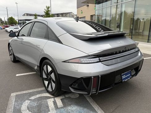 Certified 2025 Hyundai Ioniq 6 SE RWD image 3