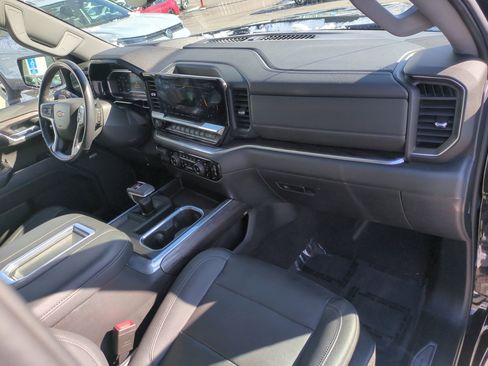 Used 2022 Chevrolet Silverado 1500 LTZ w/ LTZ Premium Package image 35