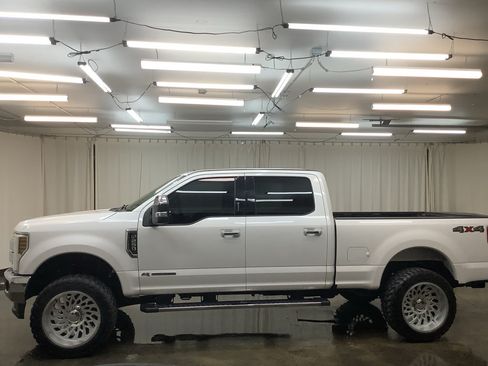 Used 2019 Ford F250 Lariat w/ Lariat Ultimate Package AWD/4WD image 9