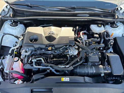 Used 2025 Toyota Camry SE image 9
