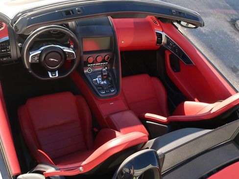 Used 2020 Jaguar F-TYPE R image 40