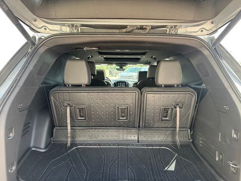 Used 2023 Chevrolet Traverse LT AWD/4WD image 28