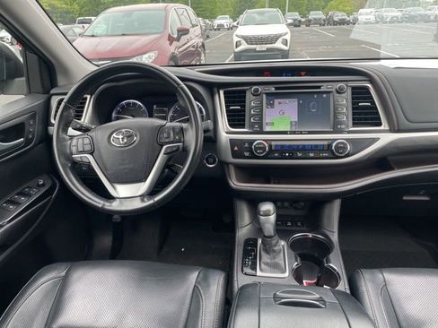 Used 2017 Toyota Highlander Limited AWD/4WD image 8