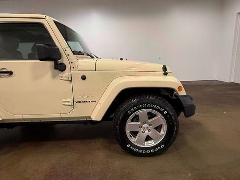 Used 2011 Jeep Wrangler Sahara w/ Connectivity Group AWD/4WD image 29