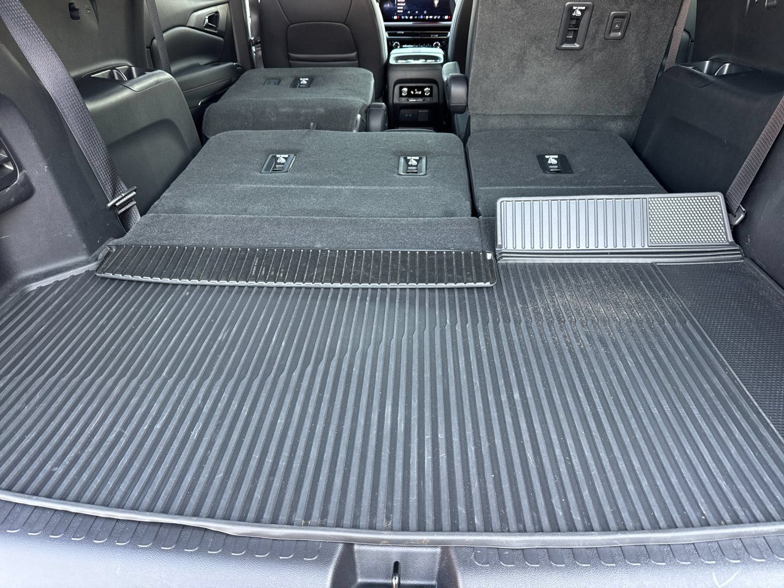Used 2025 Chevrolet Traverse RS AWD/4WD image 15