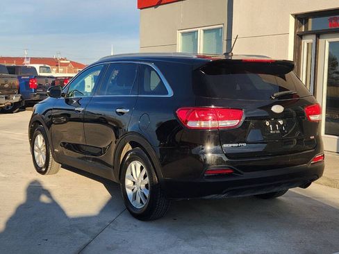 Used 2017 Kia Sorento AWD image 4