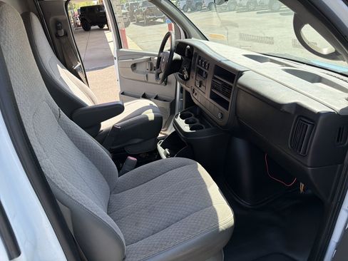 Used 2014 Chevrolet Express 3500 RWD image 19