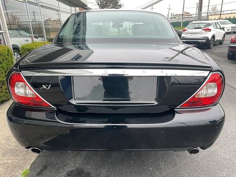 Used 2008 Jaguar XJ8 image 26