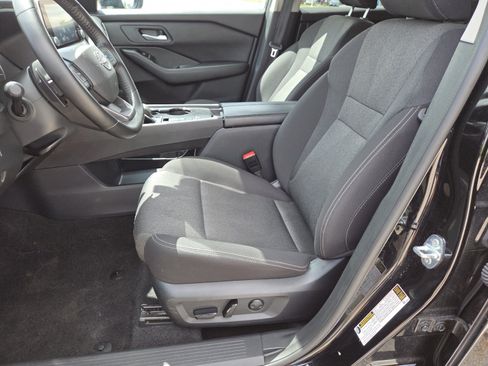 Used 2025 Nissan Rogue SV FWD image 21