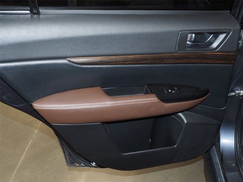 Used 2014 Subaru Outback 2.5i Limited image 11