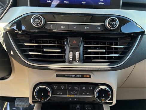 Used 2022 Ford Escape SE image 26