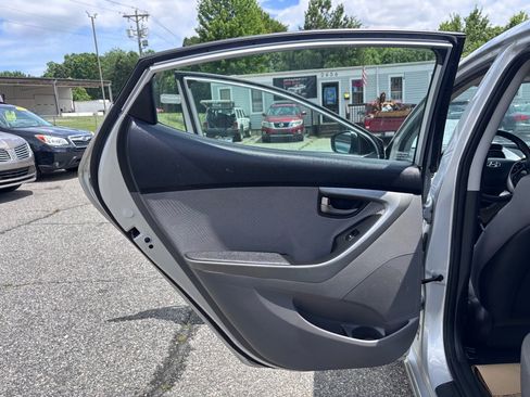 Used 2013 Hyundai Elantra GLS w/ Preferred Pkg FWD image 14