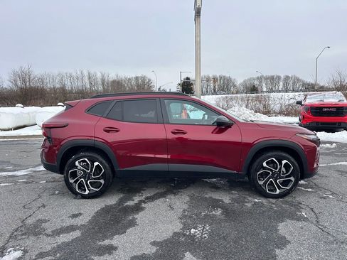 Certified 2024 Chevrolet Trax RS image 3