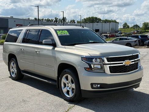 Used 2015 Chevrolet Suburban LT w/ Luxury Package AWD/4WD image 11