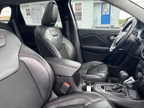 Used 2021 Jeep Cherokee Trailhawk w/ Sun, Sound & Nav Group AWD/4WD image 21