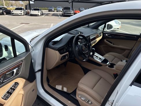 Used 2026 Porsche Macan AWD/4WD image 4