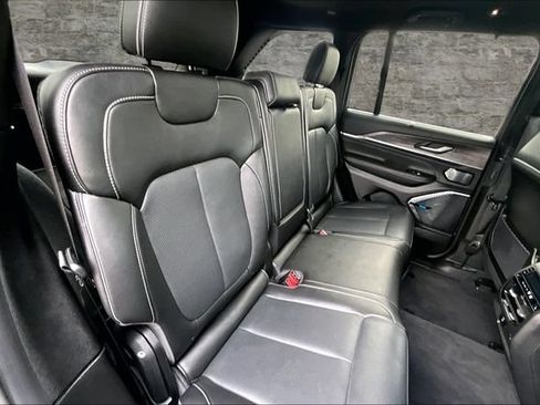 Used 2022 Jeep Grand Cherokee Overland w/ Advanced Protech Group III AWD/4WD image 24