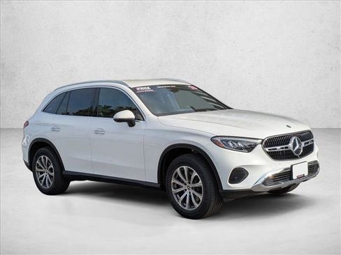 Certified 2025 Mercedes-Benz GLC 300 image 3