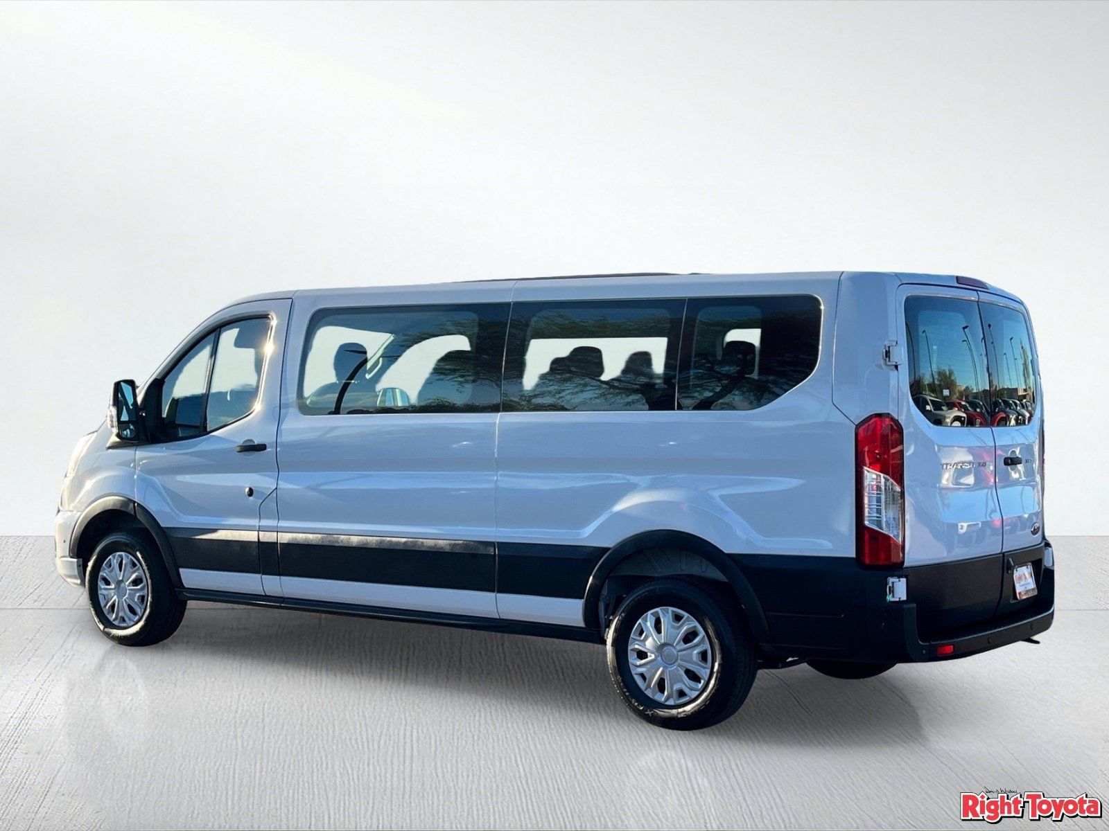 Used 2025 Ford Transit 350 XLT RWD image 4