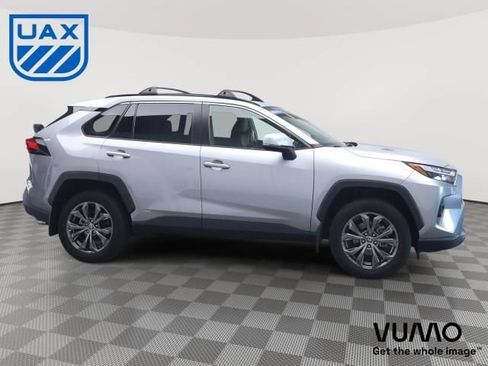 Used 2022 Toyota RAV4 XLE Premium AWD/4WD image 10