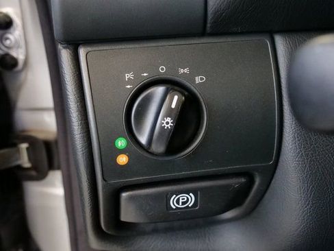 Used 2002 Mercedes-Benz CLK 320 Coupe image 24