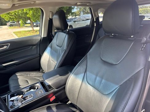 Used 2019 Ford Edge Titanium w/ Cold Weather Package AWD/4WD image 9