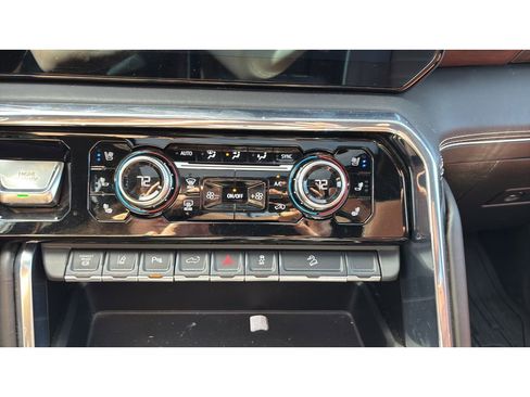 Used 2024 GMC Sierra 3500 Denali Ultimate AWD/4WD image 16
