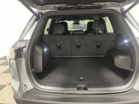 Used 2025 Chevrolet Equinox LT w/ Convenience Package II image 18