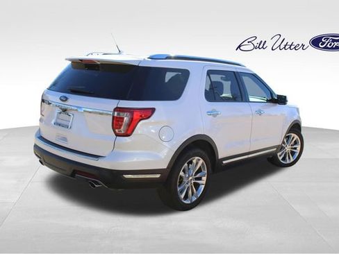 Used 2018 Ford Explorer Limited w/ Equipment Group 301A image 5