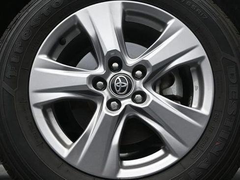 Used 2025 Toyota RAV4 XLE FWD image 9