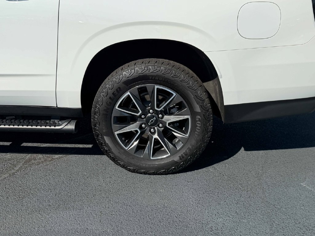 Used 2024 Chevrolet Suburban Z71 w/ Luxury Package AWD/4WD image 14