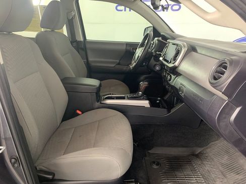 Used 2022 Toyota Tacoma SR5 RWD image 39